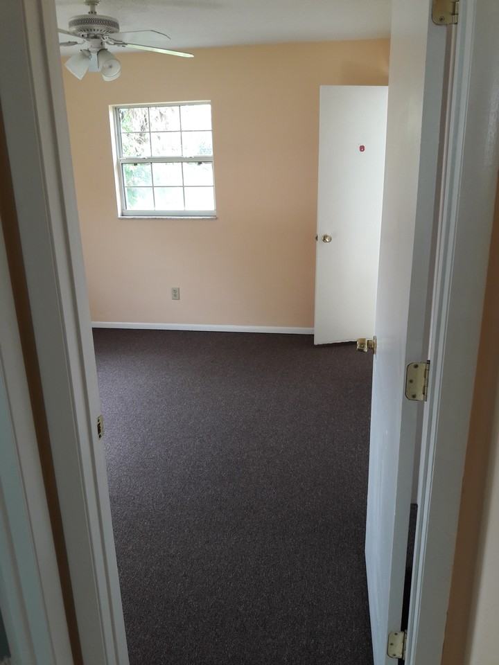 1734 Montana Avenue Northeast - Photo 3 of 15