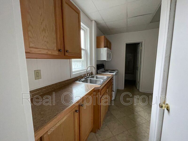 1555 5th St #1stFL - Photo 2 of 13