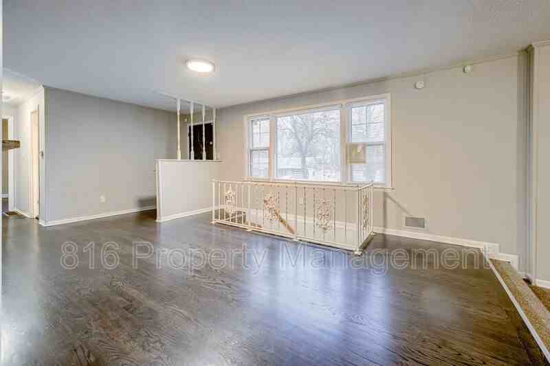 3828 E 72nd Ter - Photo 2 of 24