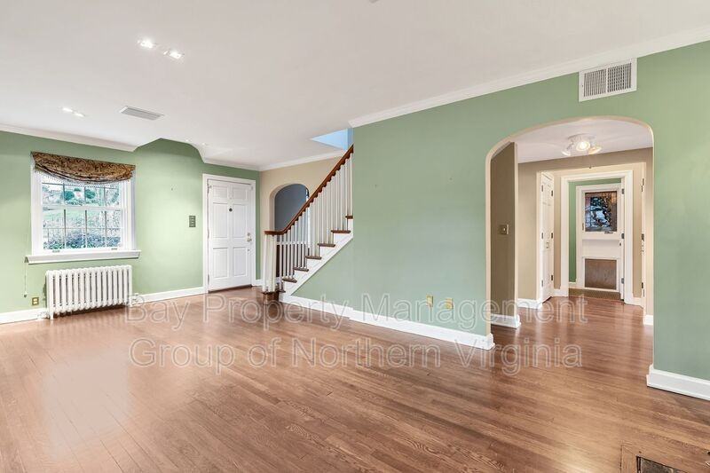 6002 Grove Dr - Photo 3 of 40
