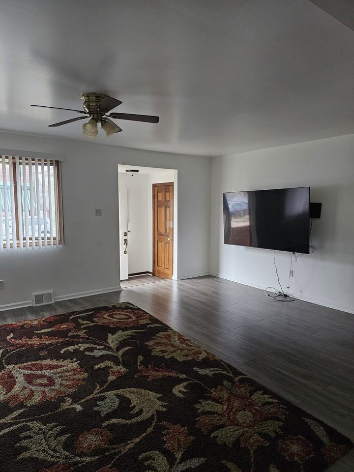 319 Lincoln Ave #NA - Photo 3 of 25