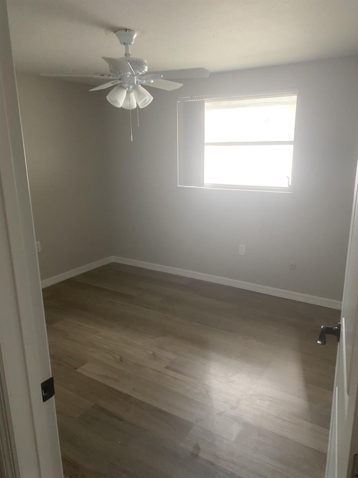 5308 S Lockwood Ridge Rd #1 - Photo 4 of 8