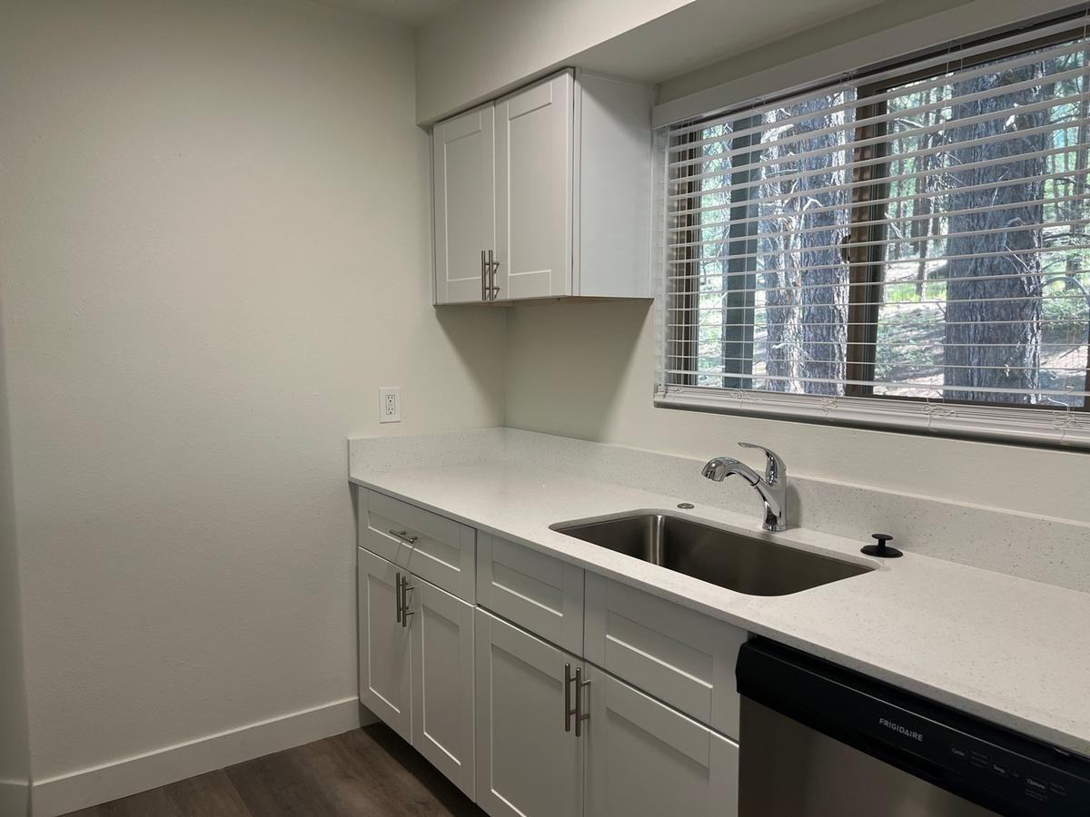 1718 N Fort Valley Rd - Photo 3 of 41