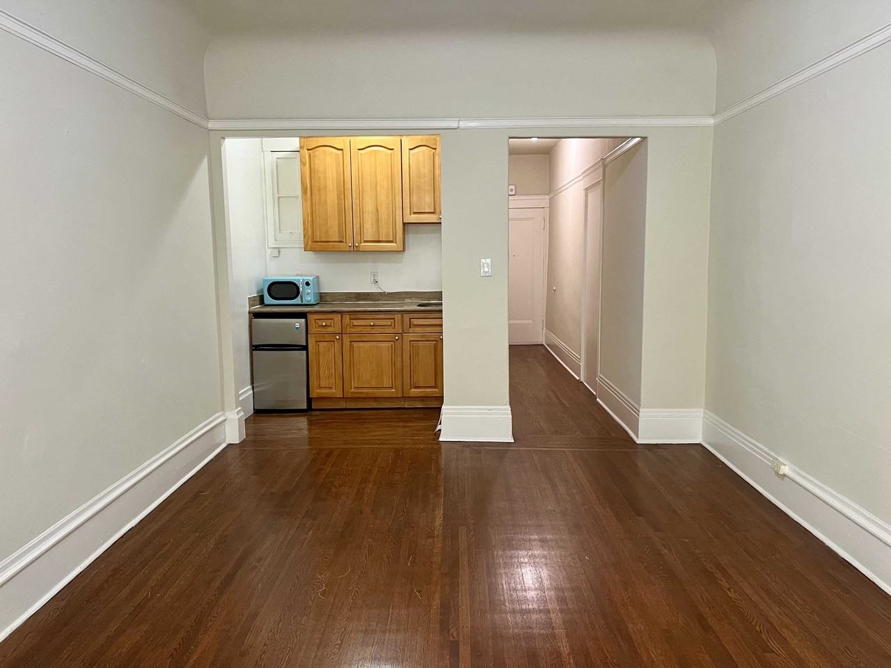 1105 Bush St #408 - Photo 2 of 11