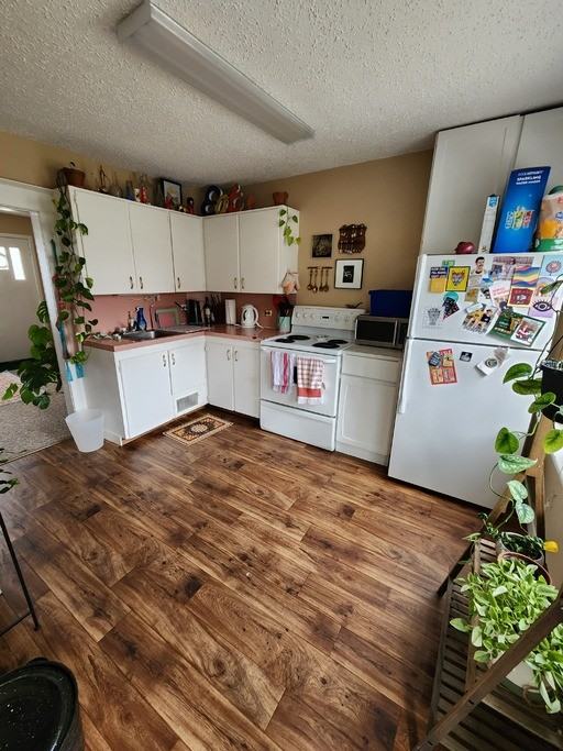 3501 44 Ave #1 - Photo 3 of 9