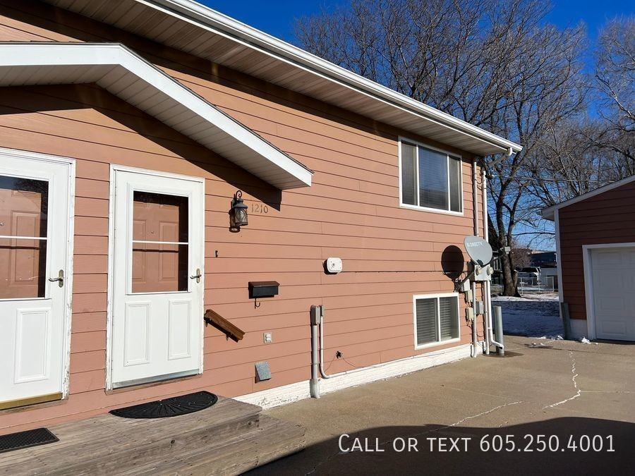 1210 N Holly Ave - Photo 2 of 17