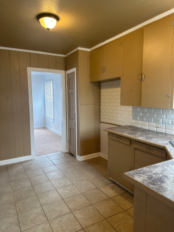 1013 Colvin St - Photo 2 of 9