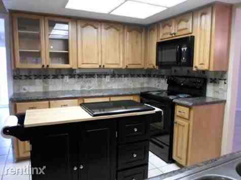 5470 Bayshore Dr - Photo 2 of 10