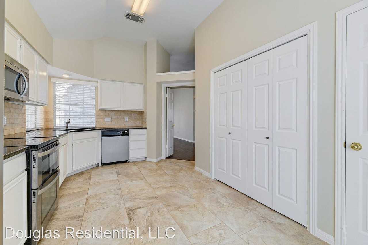 16914 Sabertooth Dr - Photo 2 of 24