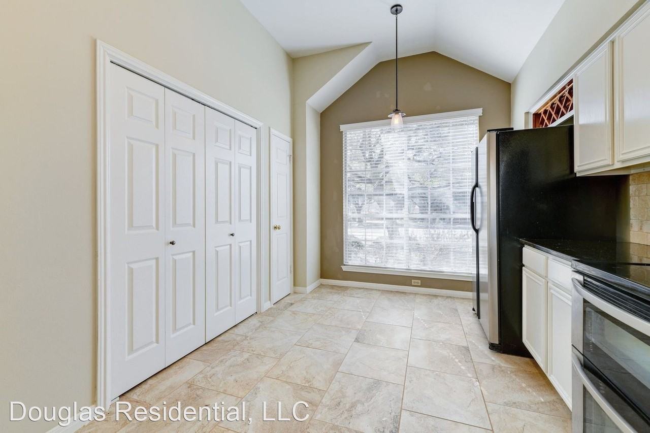 16914 Sabertooth Dr - Photo 3 of 24