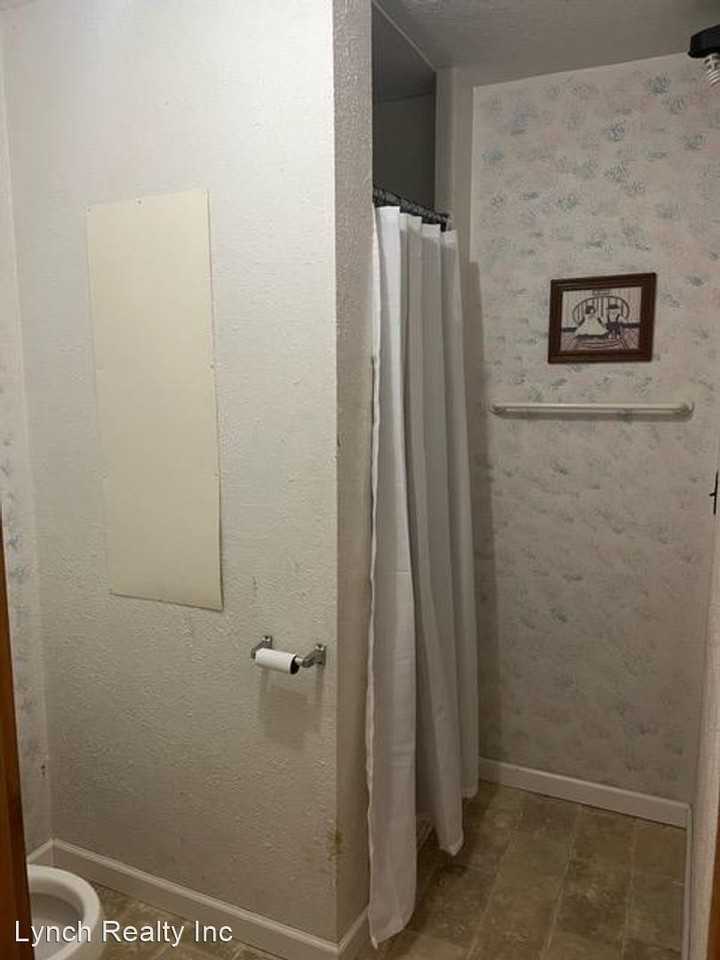 917 W Walnut - Photo 2 of 7