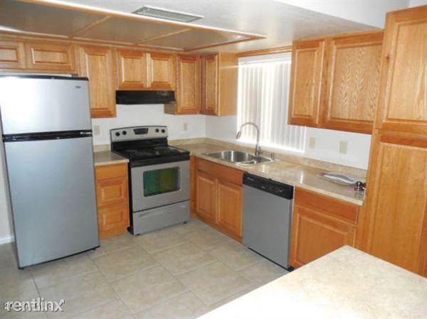 16470 N 62nd Ave - Photo 2 of 10