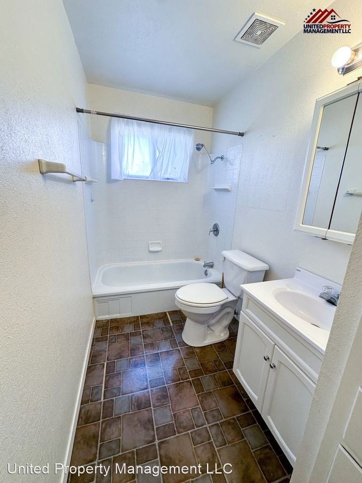 1042 Pinon Ln - Photo 2 of 9