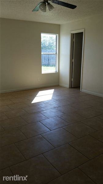 4410 Mustang Dr - Photo 2 of 10