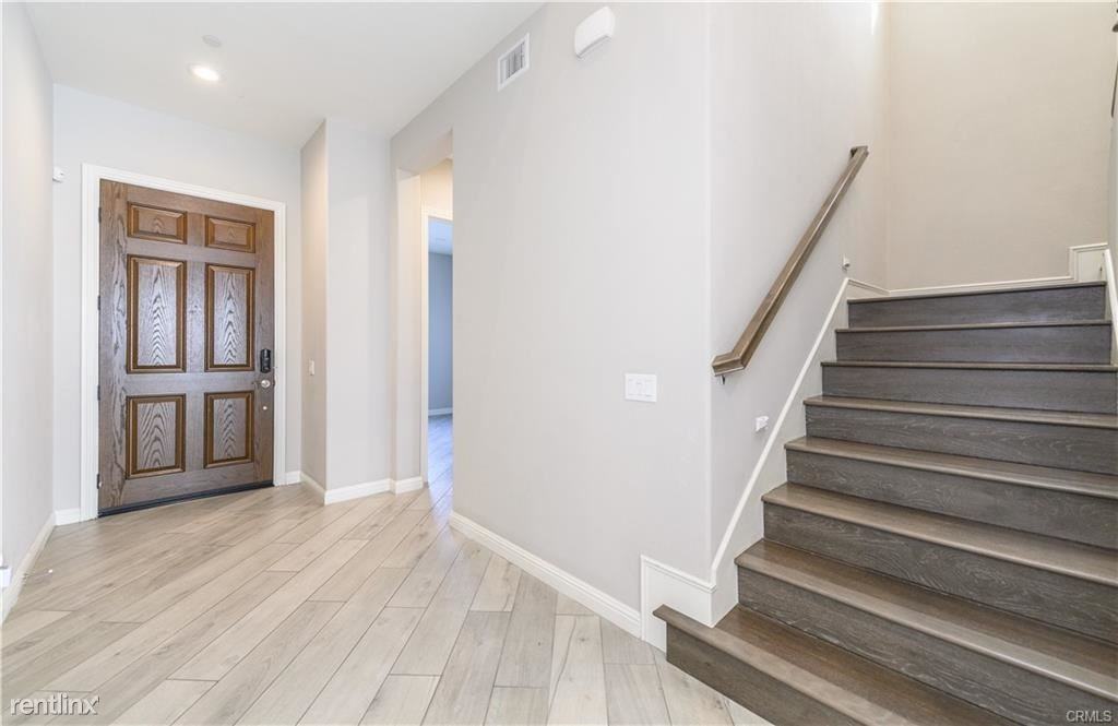 208 Pinnacle Dr - Photo 3 of 11