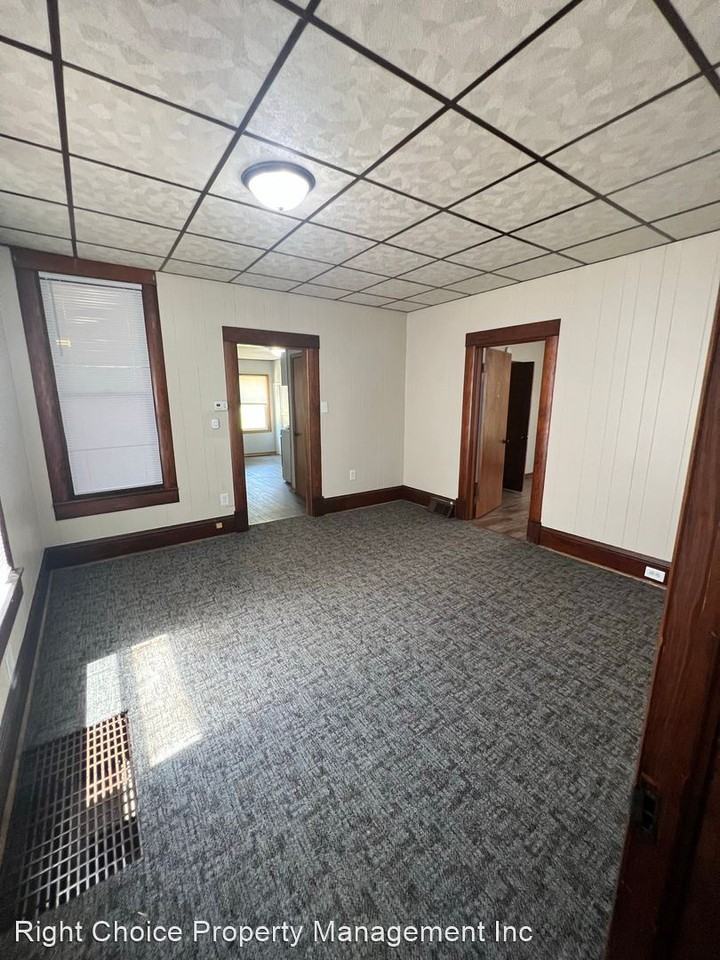 2512 S 18th St - Photo 2 of 11