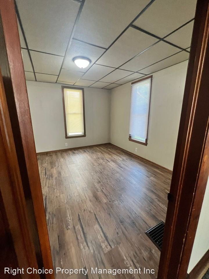 2512 S 18th St - Photo 3 of 11