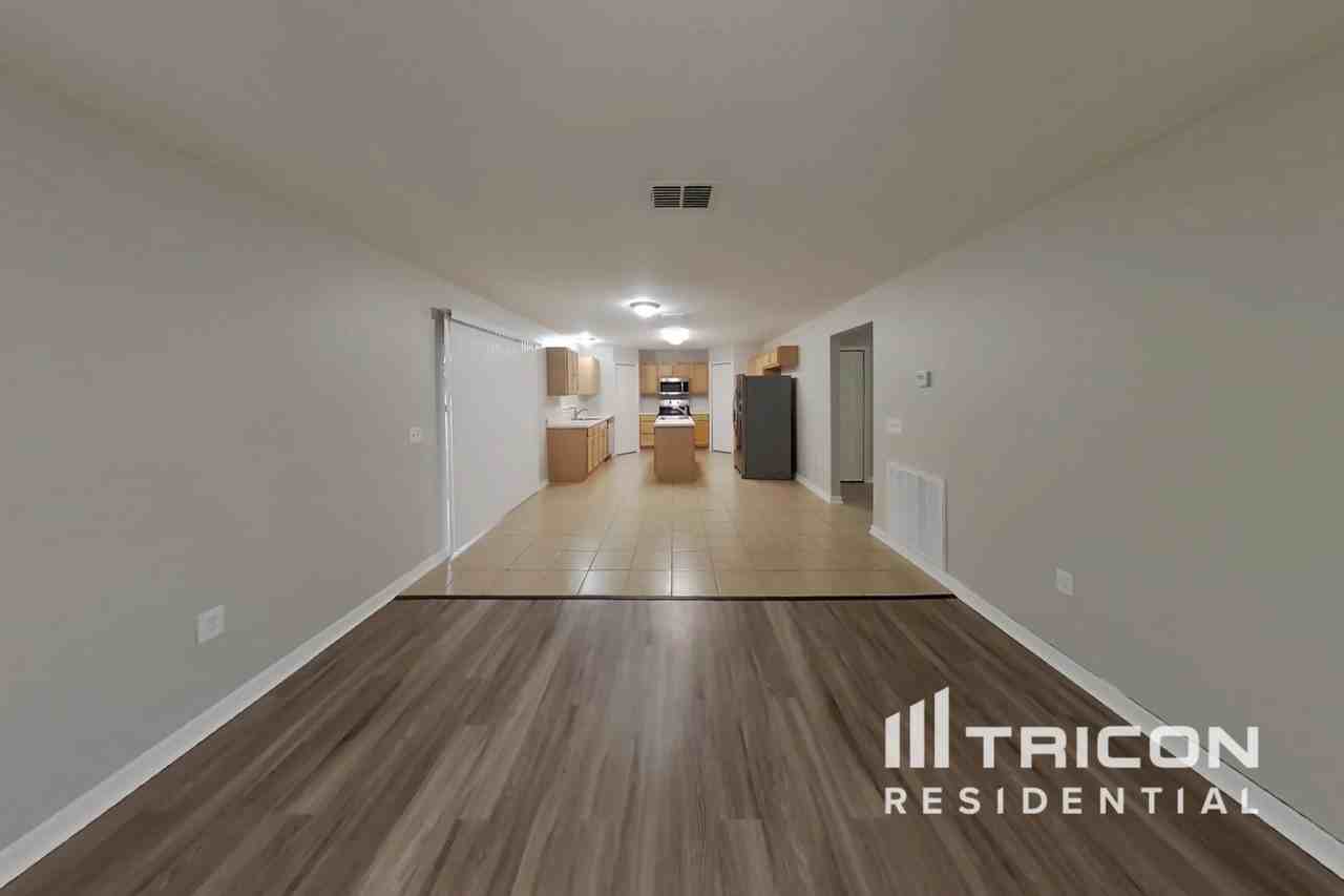 7802 Sloewood Dr - Photo 2 of 20