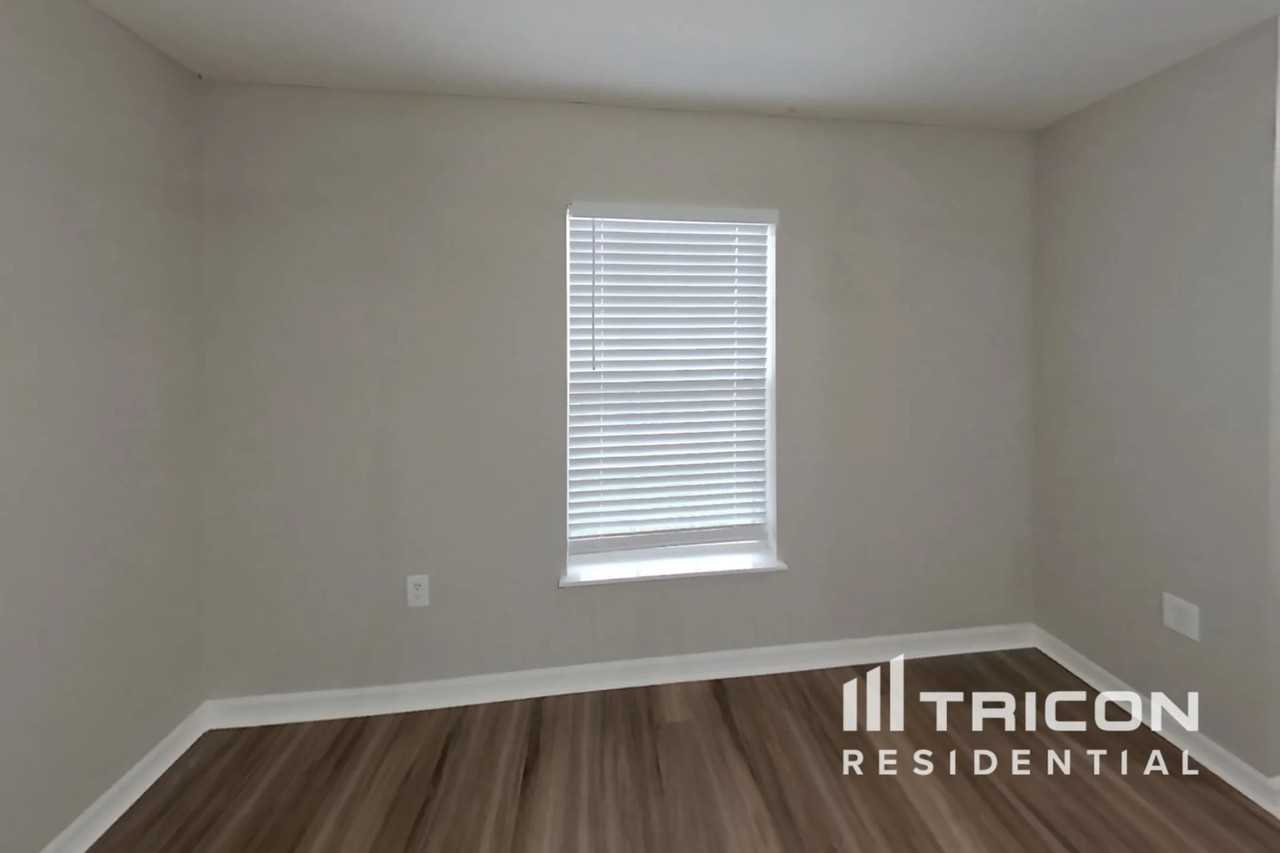 7802 Sloewood Dr - Photo 3 of 20