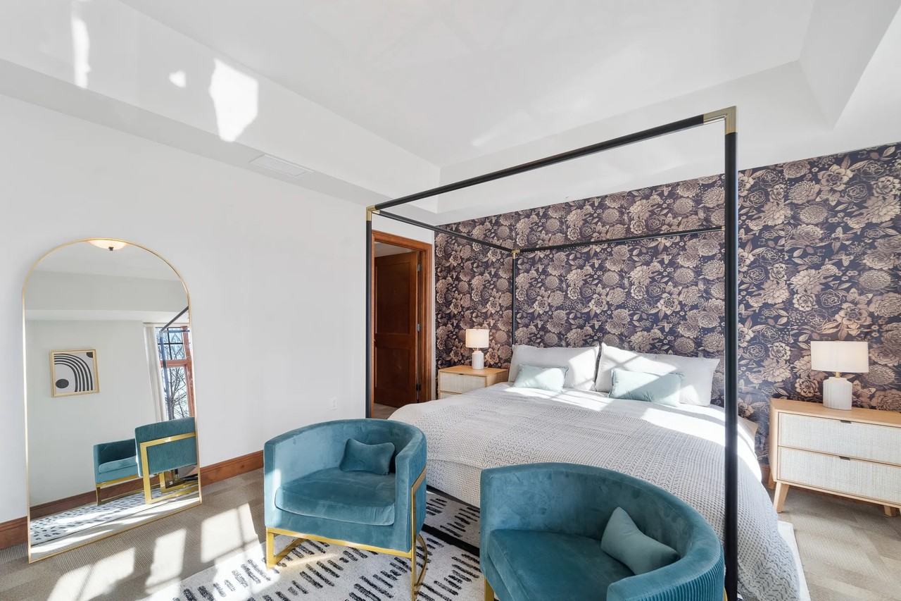 201 E Adams St - Photo 2 of 31