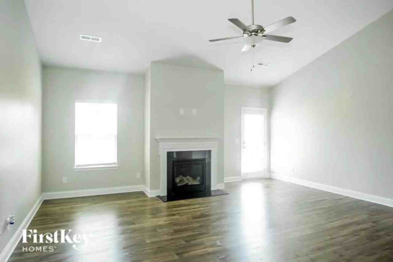 6991 Collinwood Ln - Photo 3 of 14