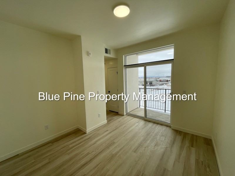 311 E Lorene St #1304 - Photo 7 of 10
