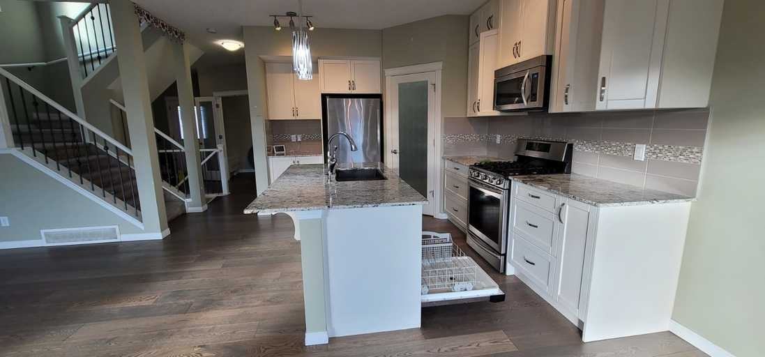 215 Cranarch Terr Se - Photo 3 of 19