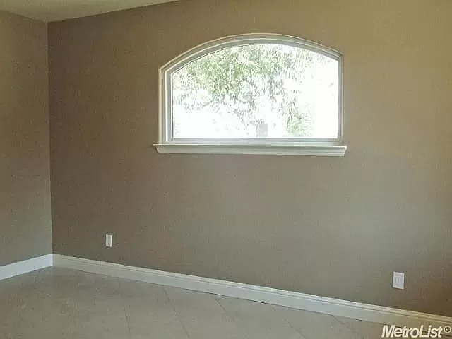 2761 2nd Ave - Photo 3 of 5