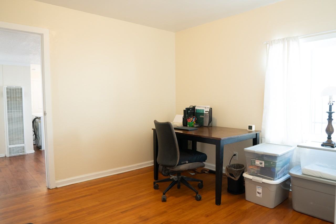 529 Alvarado Dr Se #A - Photo 2 of 20