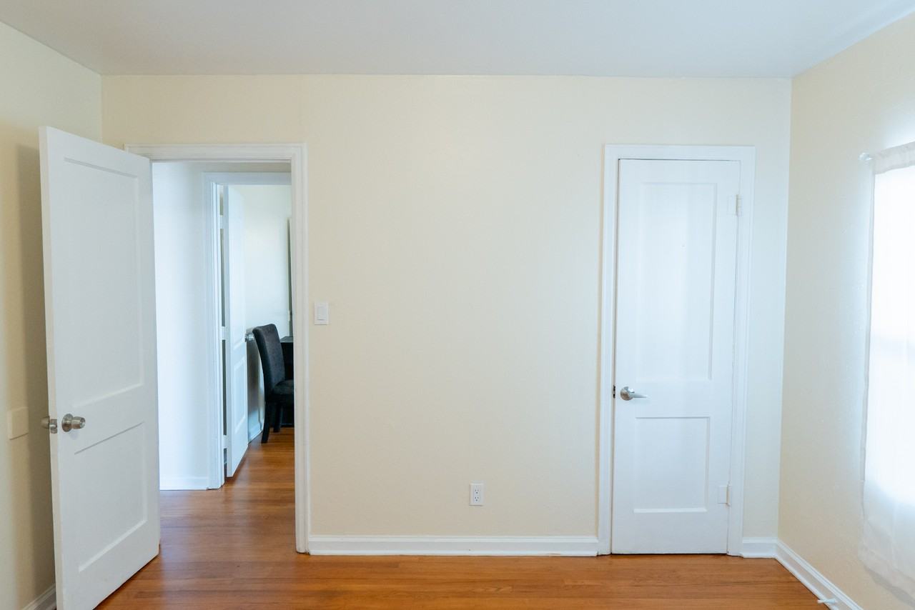 529 Alvarado Dr Se #A - Photo 3 of 20