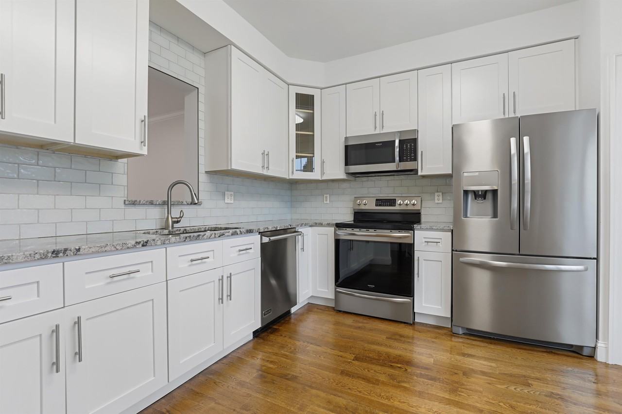 40 Tenby Ct #1 - Photo 2 of 10