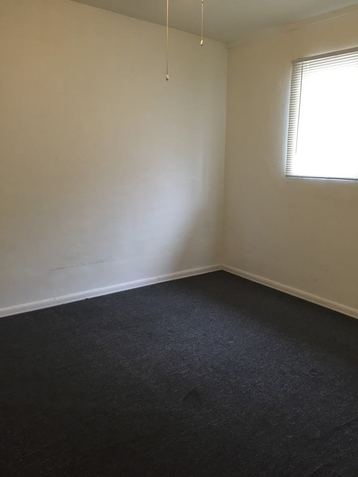 3423 E. Lind Road - Photo 3 of 13