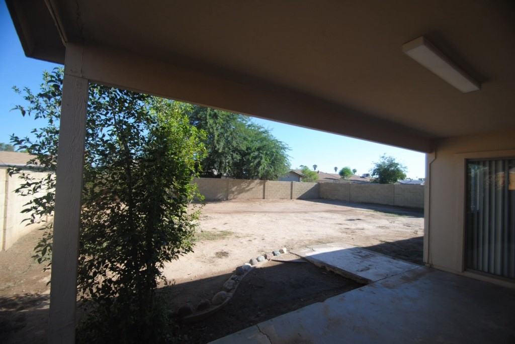 8638 W Piccadilly Rd - Photo 3 of 15