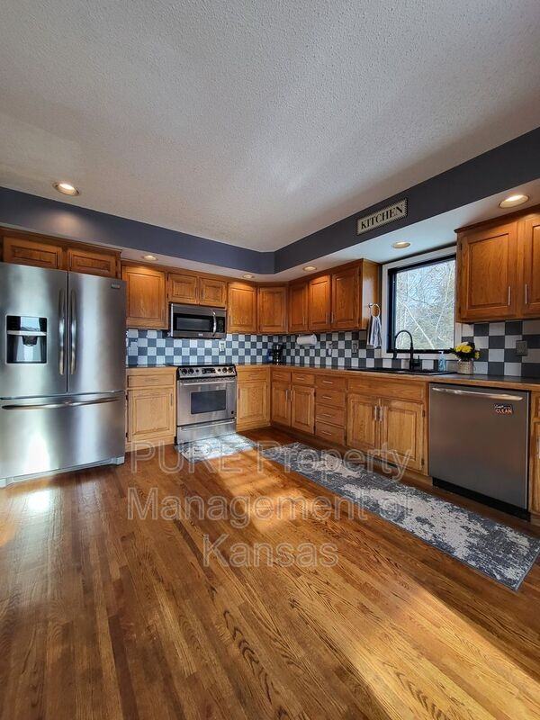 3004 University Dr - Photo 2 of 18
