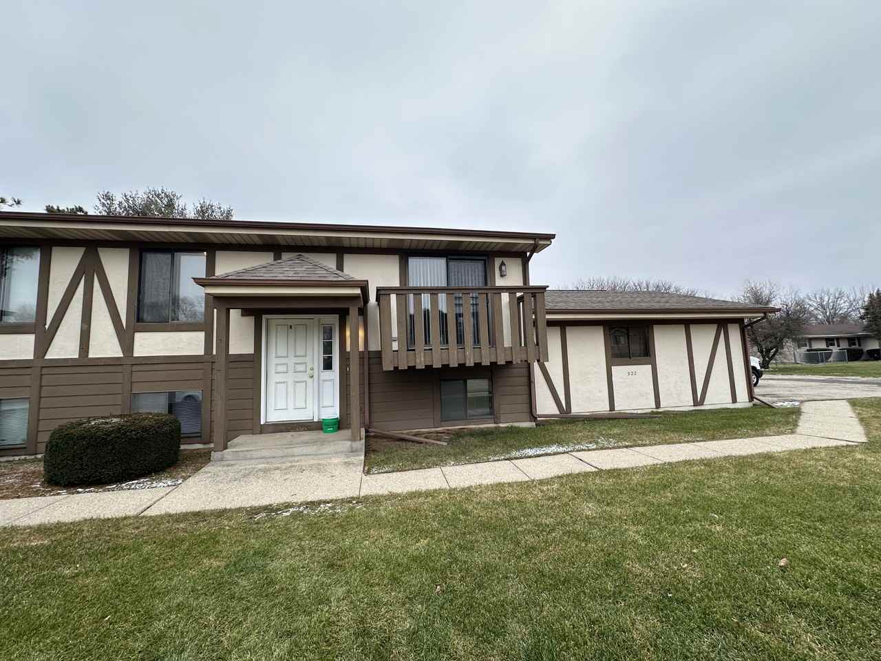 922 Suffolk Dr B, Janesville, WI 53546 2 Bedroom Apartment for 1,050