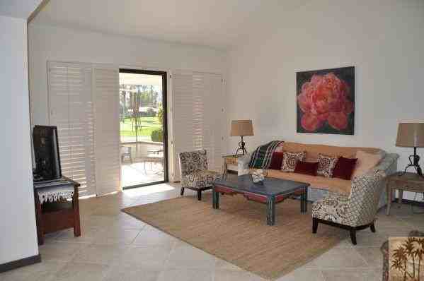 49 Barcelona Dr - Photo 3 of 10