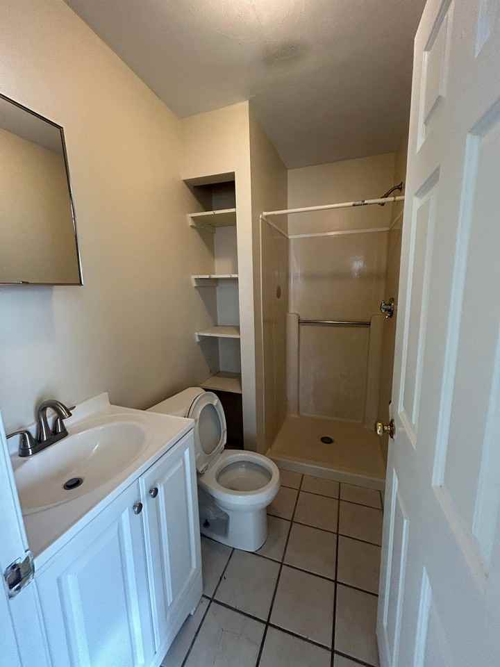 80 Yarmouth RoadRoom 1 #1 - Photo 2 of 3