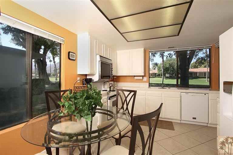 25 Torremolinos Dr - Photo 2 of 9