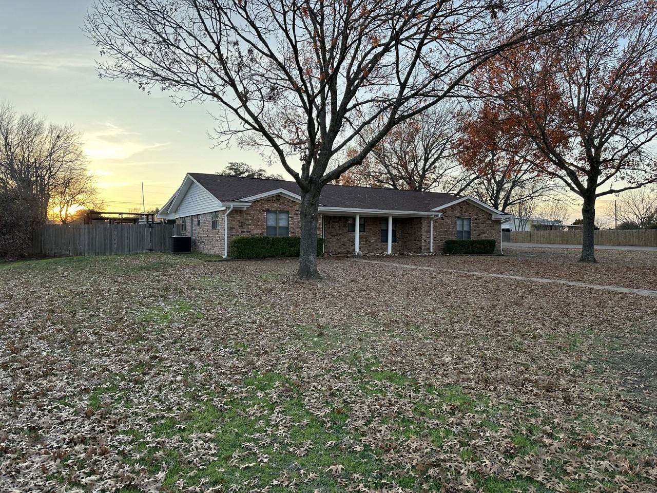 140 Towne West Dr - Photo 2 of 42