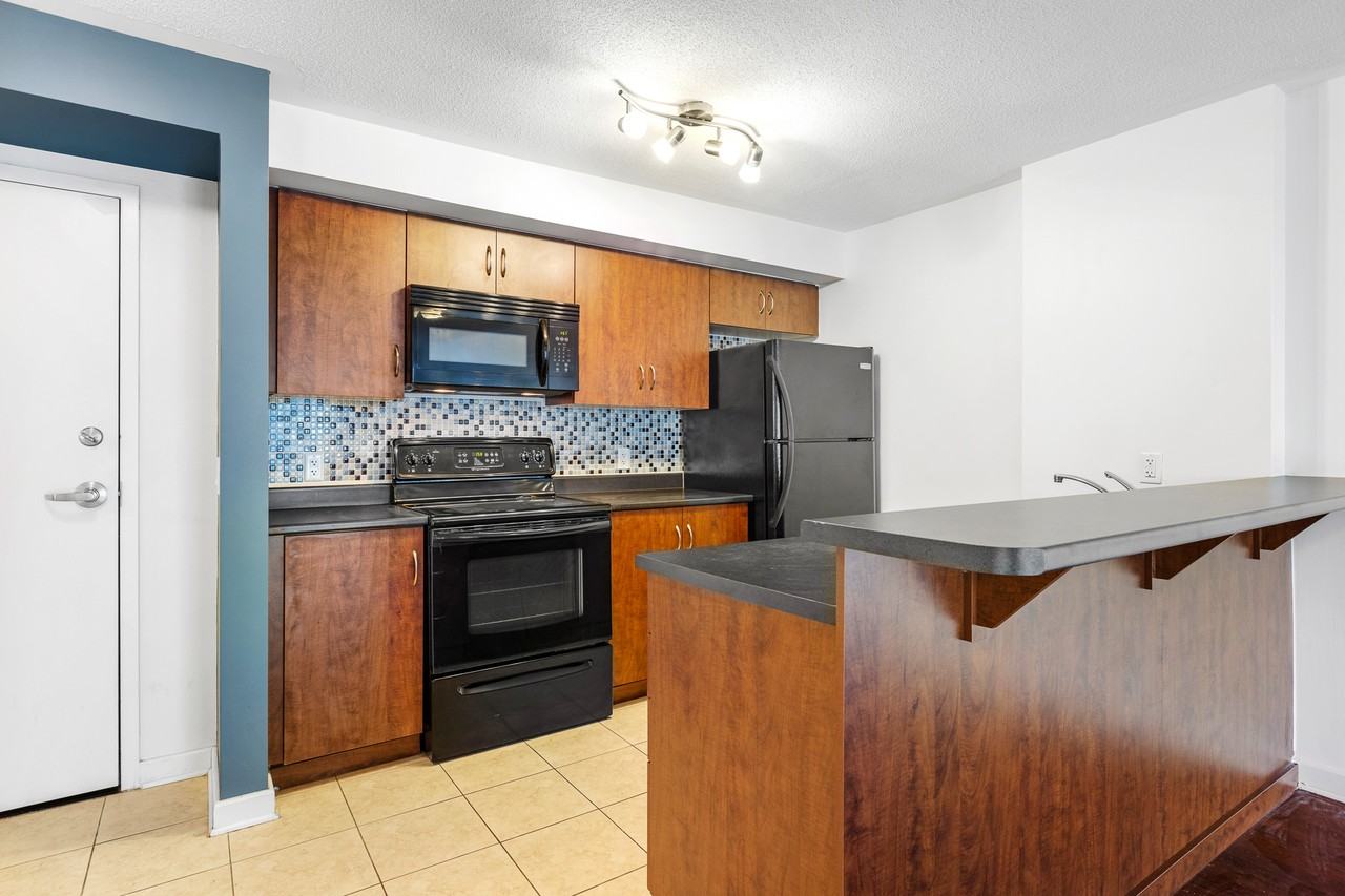 138 Somerset Street West - 809 - Photo 2 of 14