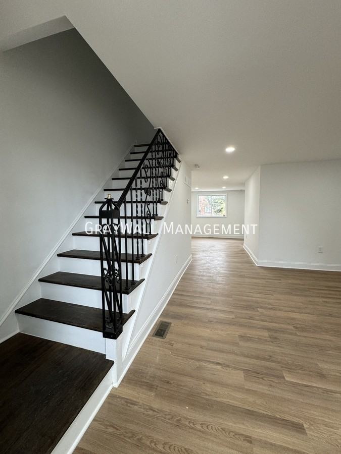 1137 Kenwood Rd - Photo 3 of 12