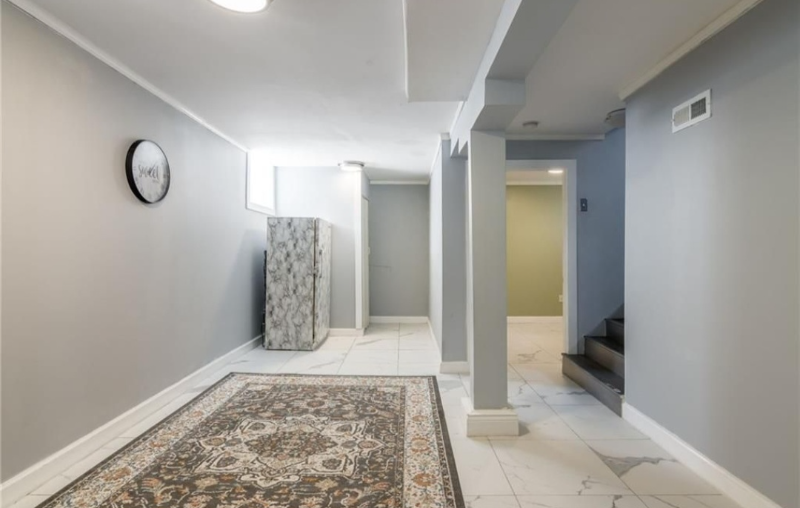 405 N Lawn Ave #1 - Photo 3 of 9