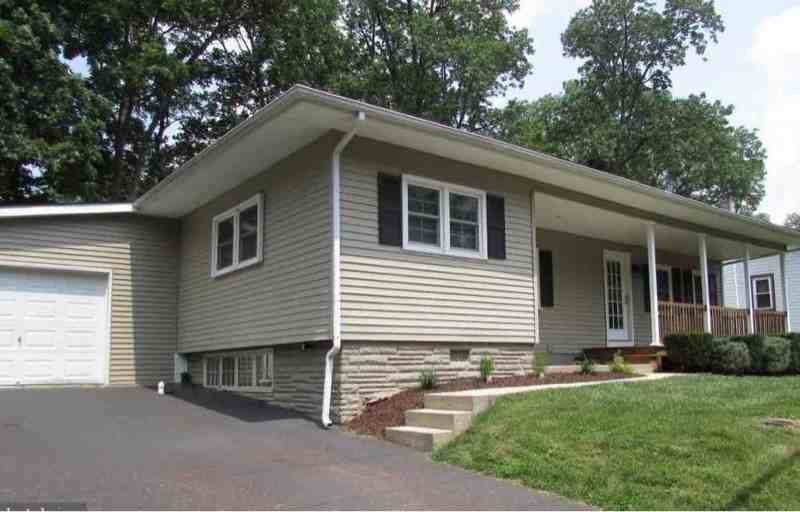 205 Main St - Photo 3 of 23