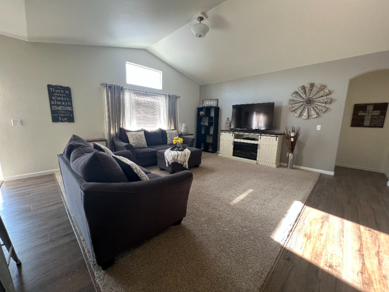 2004 Saddleback Dr - Photo 2 of 11