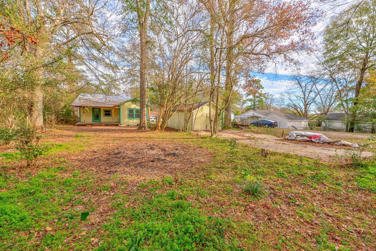 425 3rd St #1 - Photo 4 of 16