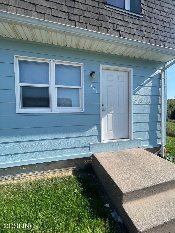 Townhouse 3 level with 2 parking spaces - Photo 3 of 31