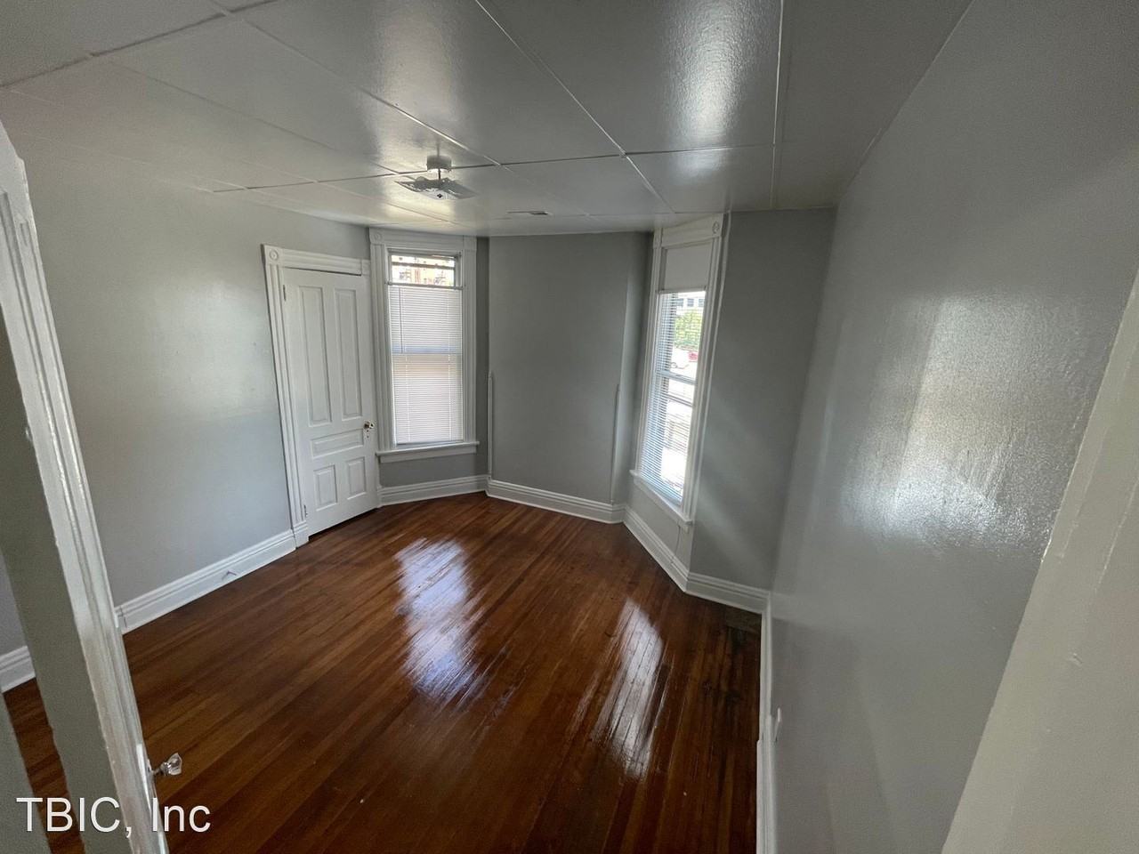 Downtown Davenport Apartment with commercial on the first floor - Photo 2 of 24