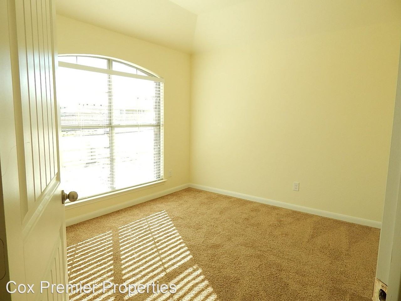 5036 Glen Eden Dr - Photo 3 of 19
