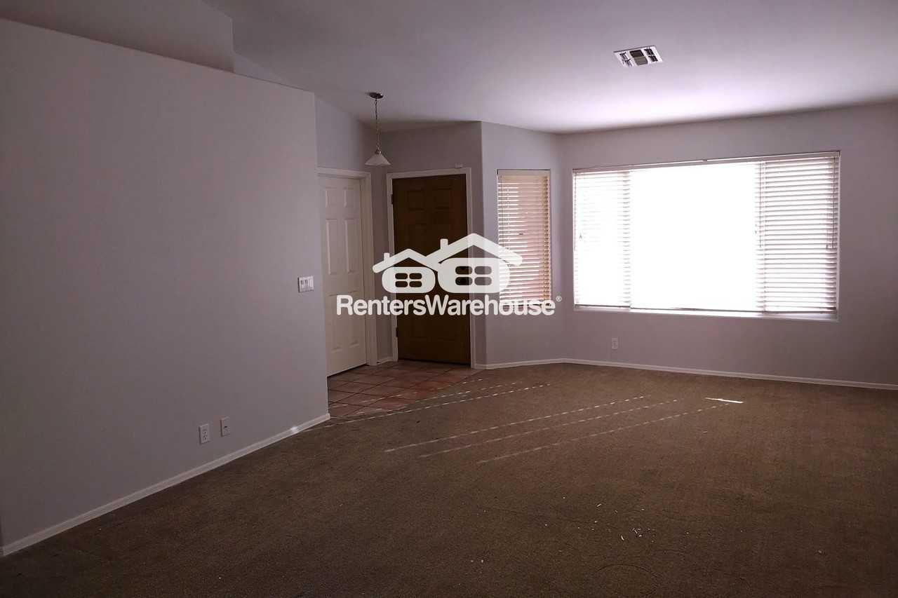 1102 E Washington Ave - Photo 2 of 20