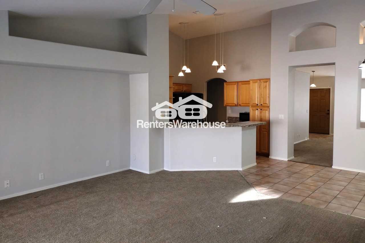1102 E Washington Ave - Photo 3 of 20